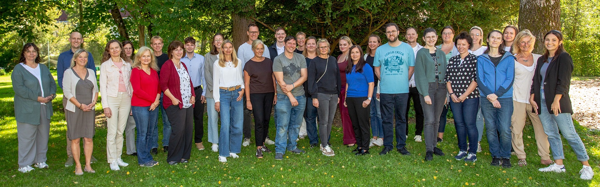 2025-09-15 Lehrer Gruppenfoto 013-1920x600px